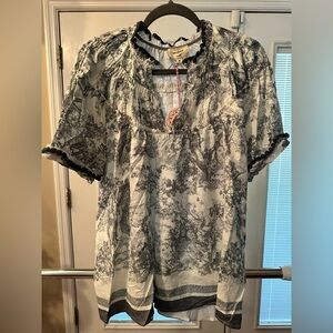 Size M Umgee Women’s Blue Gray Twall pattern blouse. NWT!